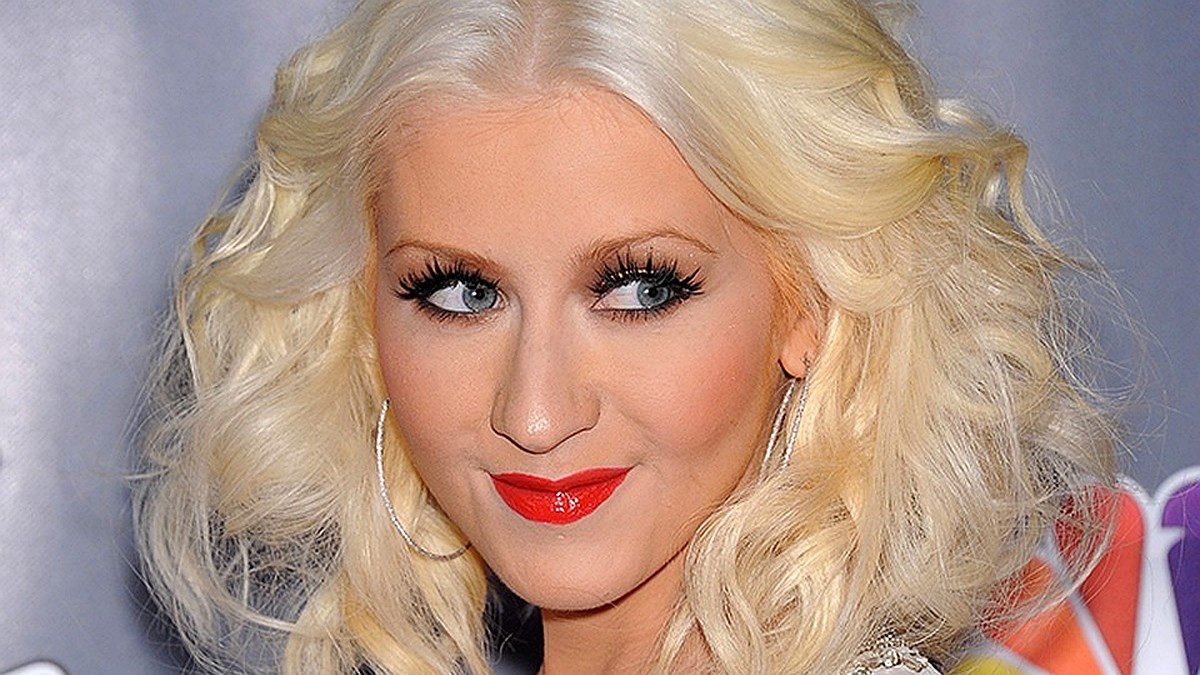 Орыс шлюха в жопу Тәбетті ханымдар колготкиіне дейін шешініп тастайды