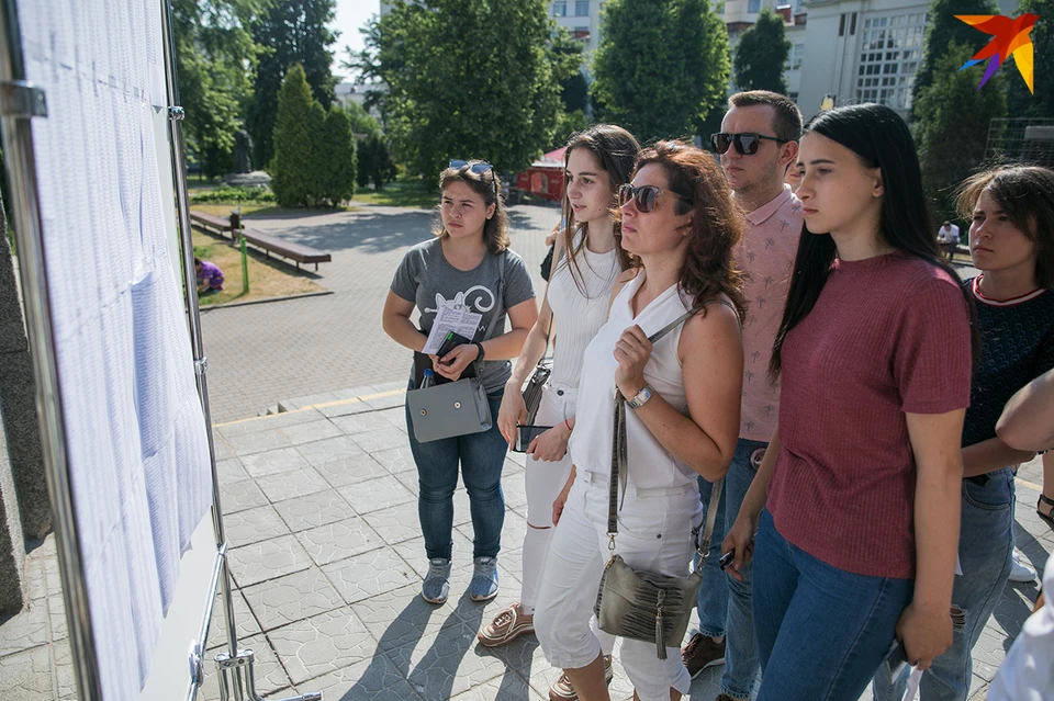 Бюджетники уже увидели себя в списках зачисленных. Скоро придет очередь платников