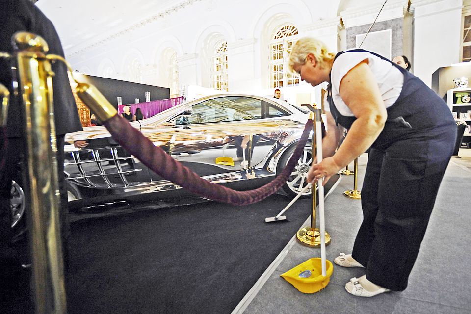 Есть в народе такая присказка: «Отчего ты бедный? Оттого что глупый. А отчего глупый? Оттого что бедный». Фото: Шеметов МаксимТАСС