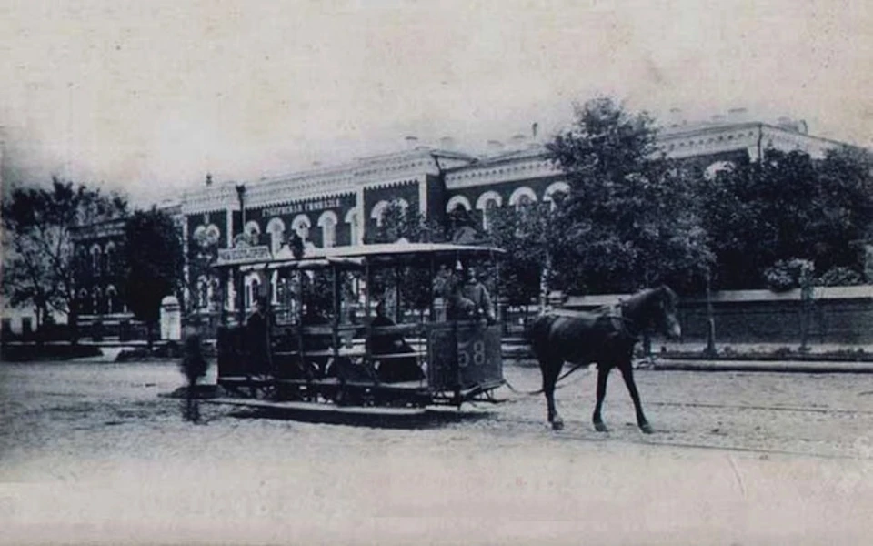 Конно-железная дорога - основной общественный транспорт Воронежа в конце XIX-начале XX века.