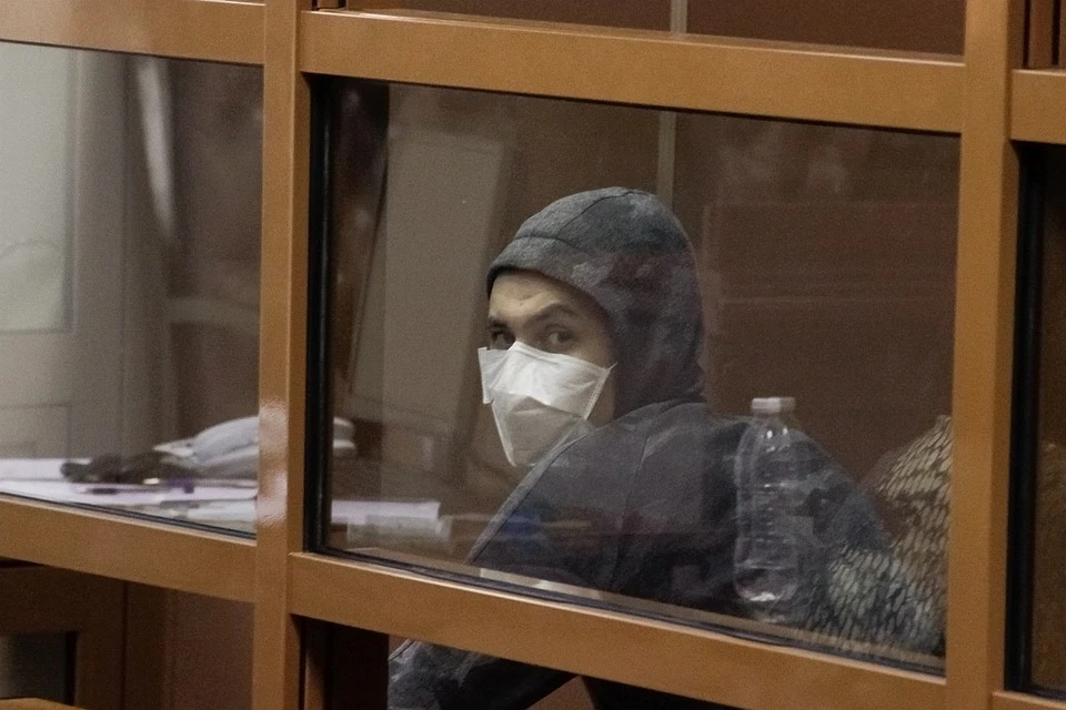 В суде Дмитрий не снимал маску.