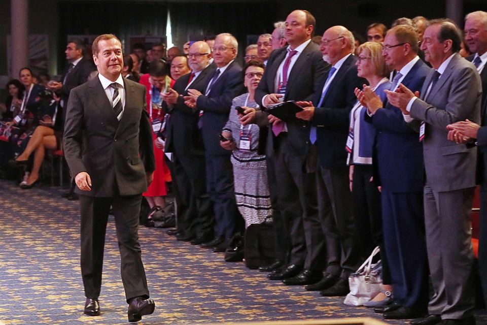 Поприветствовать участников из Москвы прилетел премьер Дмитрий Медведев. Фото: Екатерина Штукина/POOL/ТАСС