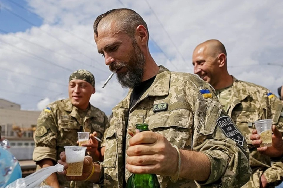 Украинские военные не платят за покупки в магазинах. Фото: Фейсбук / Донецк Луганск