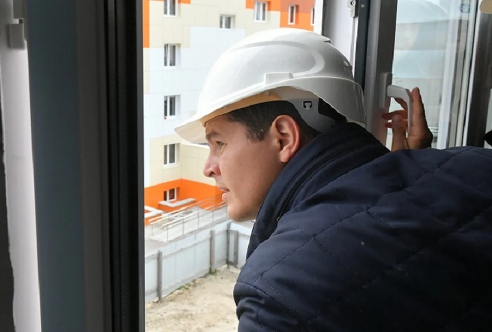 Дмитрий Артюхов: за пять лет на Ямале ликвидируем один миллион квадратных метров аварийного жилья. Фото с сайта правительства ЯНАО