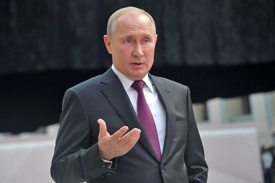 Владимир Путин призвал ритмично и равными долями по кварталам финансировать принятые решения.