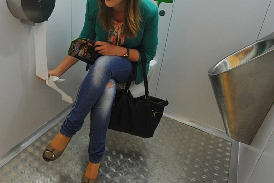 Бийчанин может сесть за фото девушки в кабинке общественного туалета
