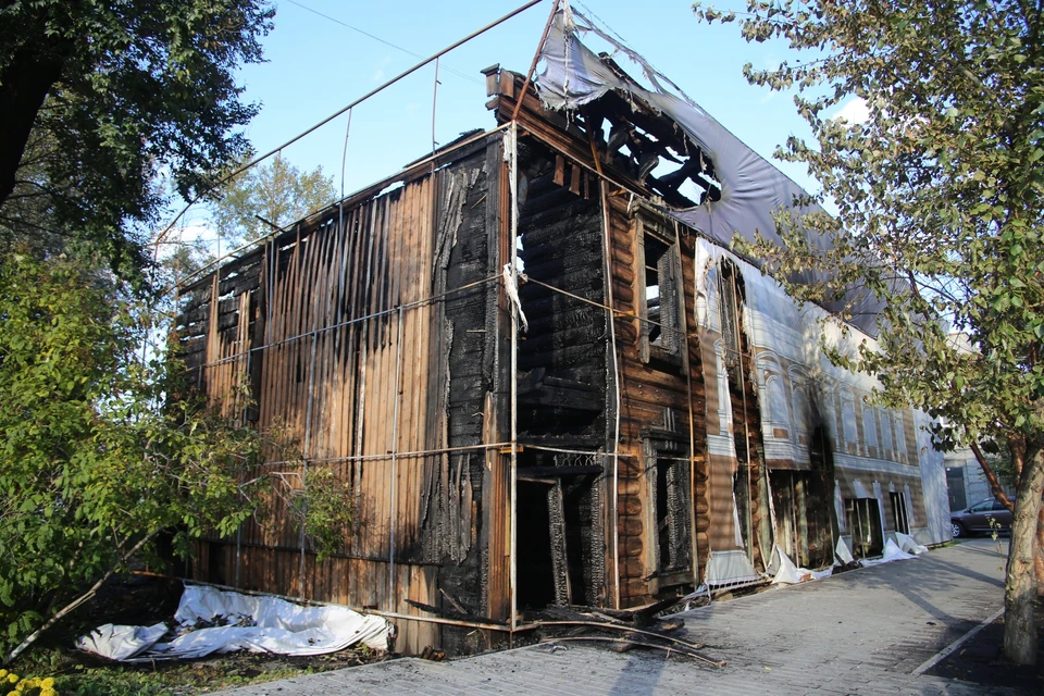 Красноярцы уже предположили, что уничтожение дома - целенаправленный поджог.