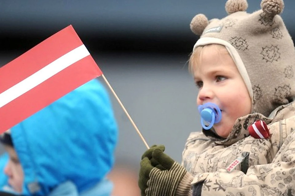 Парламент Латвии принял решение об автоматическом гражданстве для всех новорожденных. Фото: с сайта zib.com.ua