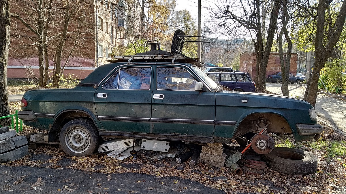 Спасите нас от автохлама: можно ли избавиться от брошенных машин во дворах  Владимира? - KP.RU