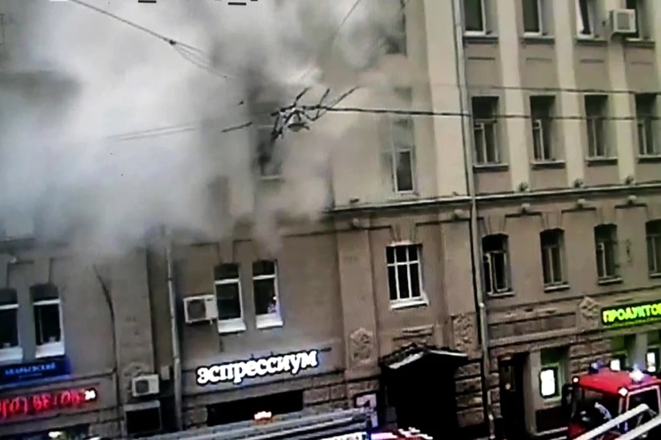 В результате пожара в жилом здании на Большой Сухаревской в центре Москвы пострадали по меньшей мере пять человек.