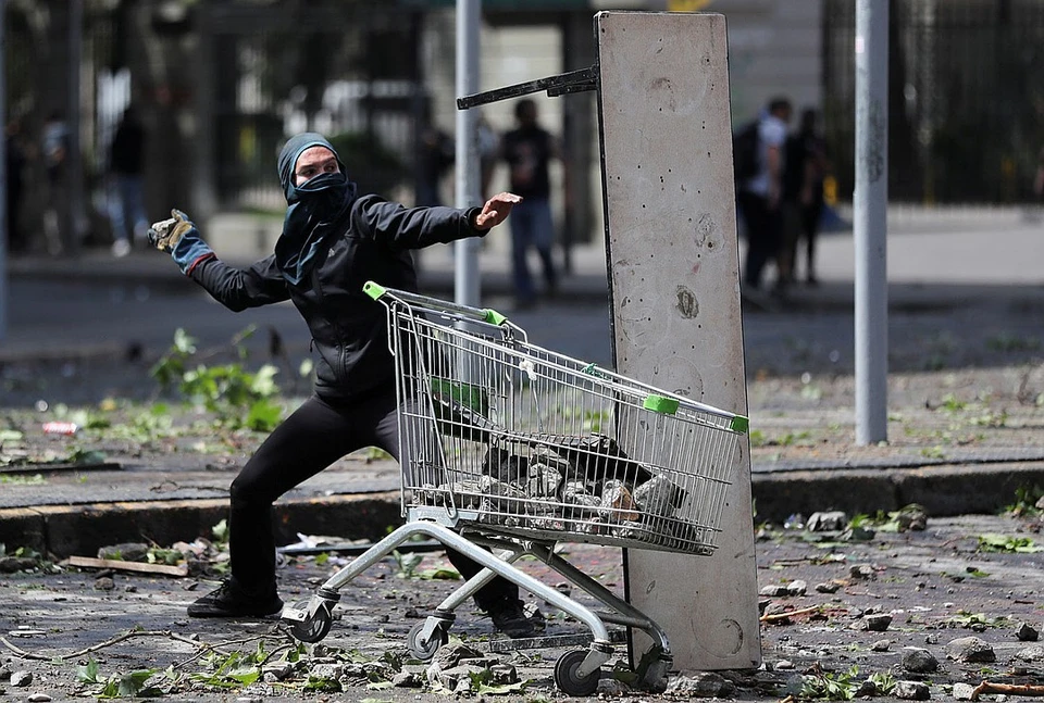 Массовые беспорядки охватили столицу Чили