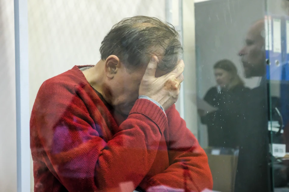 Доцент Соколов на суде плакал и обвинял бывшую возлюбленную в том, что она напала на него с ножом.
