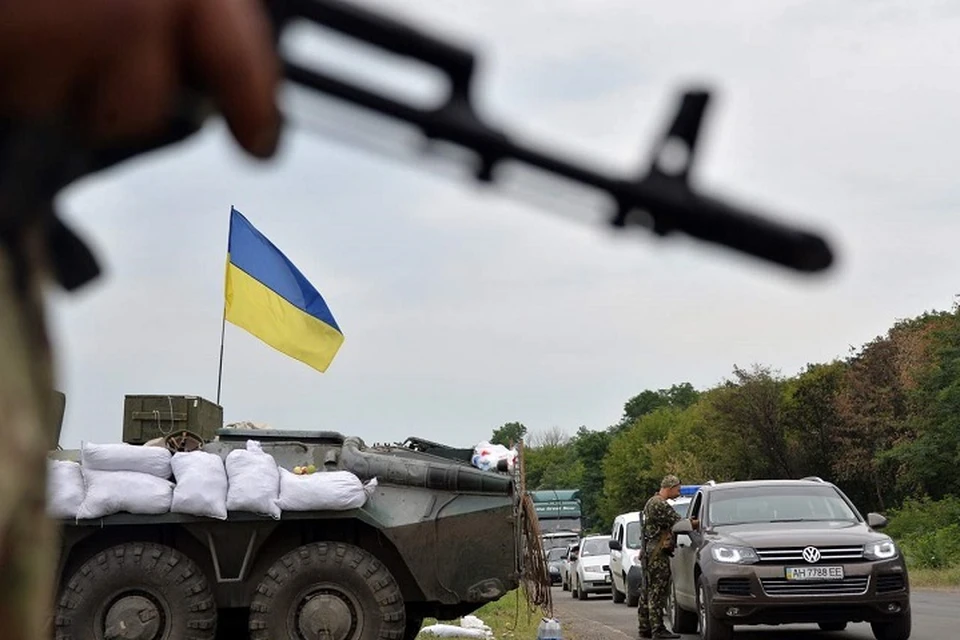 От Зеленского требуют перенести блокпосты из Донбасса на Западную Украину. Фото: pda.peacekeeper.ru