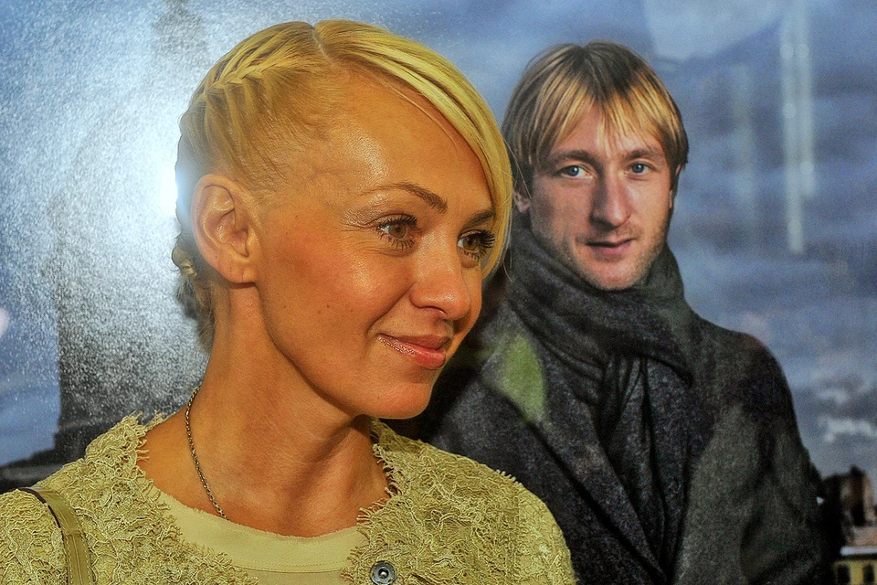 Яна Рудковская у портрета мужа.
