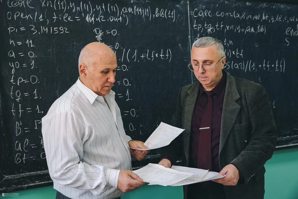 Ученые Владимир Пономаренко и Игорь Лагунов
