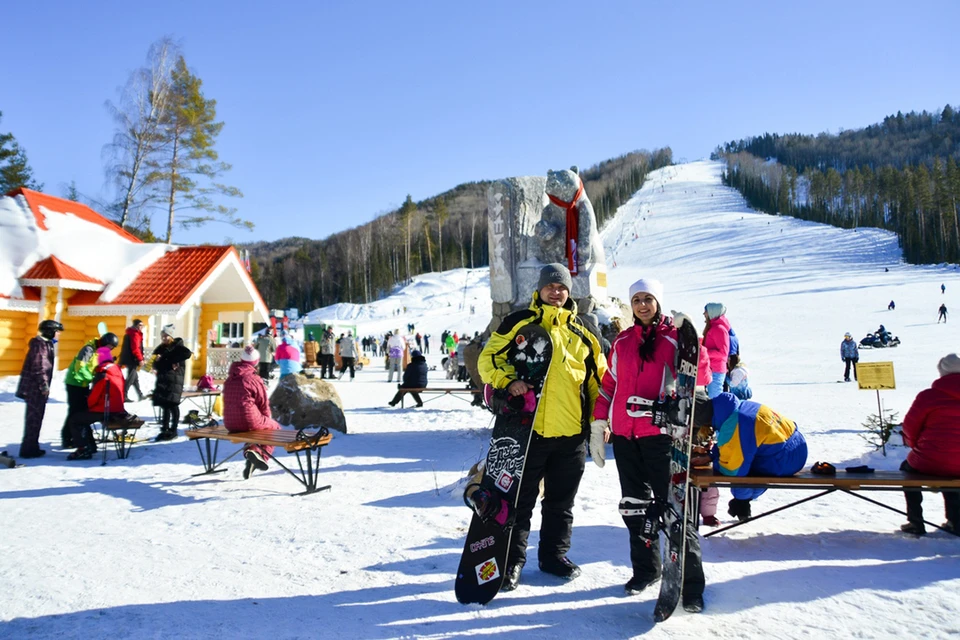 На горнолыжных склонах курорта "Белокуриха-2" катаются и спортсмены, и туристы. Фото предоставлено пресс-службой правительства Алтайского края.