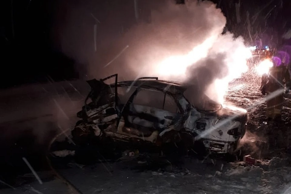 В ХМАО при столкновении двух иномарок заживо сгорели три человека. Фото из группы "ЛЯНТОР 86" во ВКонтакте