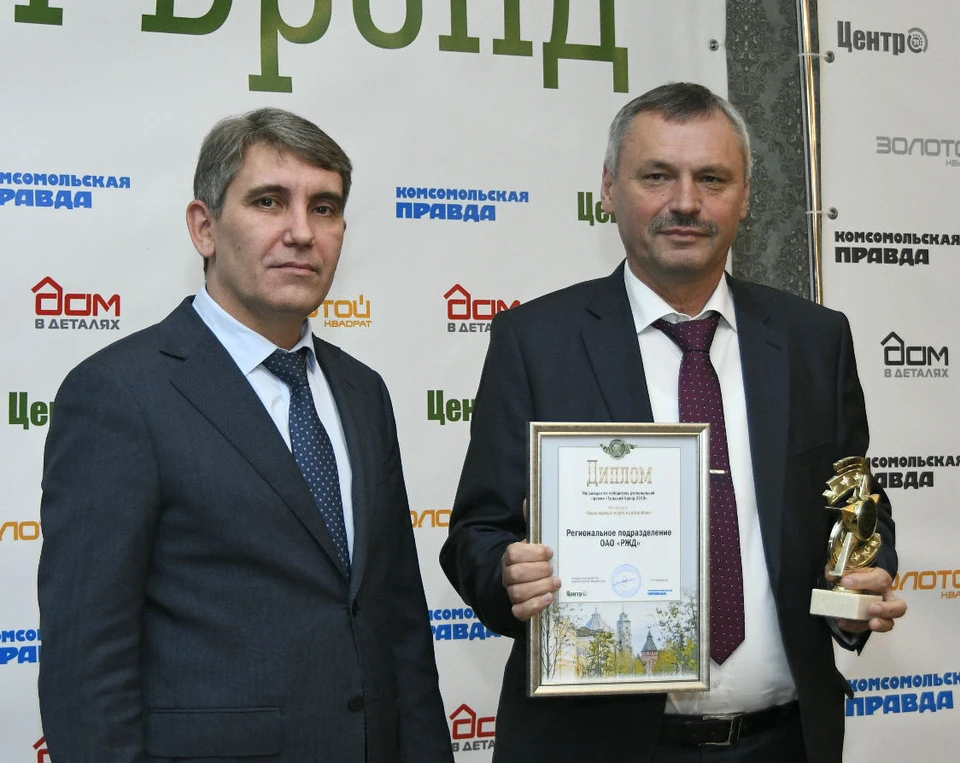 Премию «Тульский бренд – 2019» Александру Потапенко вручил глава администрации Тулы Дмитрий Миляев.