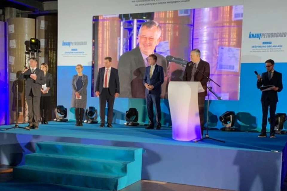 В церемонии запуска завода "Кнауф" принял участие губернатор Александр Дрозденко. Фото предоставлено пресс-службой администрации Ленинградской области.