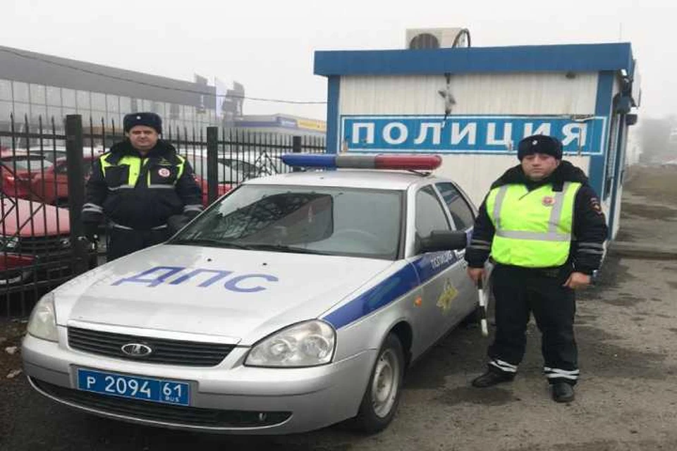 Автоинспекторы пришли на помощь роженице.Фото:пресс-служба ГУ МВД по Ростовской области