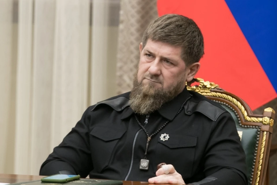По словам президента, Рамзан Кадыров в нарушение его запрета «лез под пули» террористов, лично участвуя в спецоперациях
