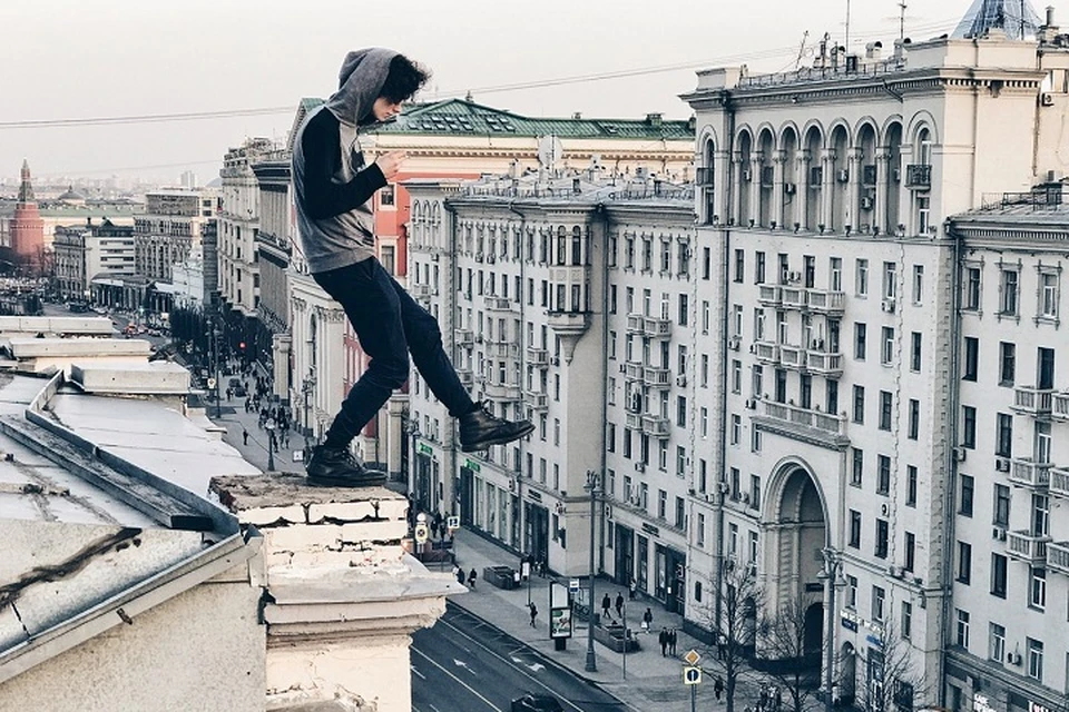 Петербургский фотограф, упавший с Ростральной колонны при попытке сделать кадр, начал ходить