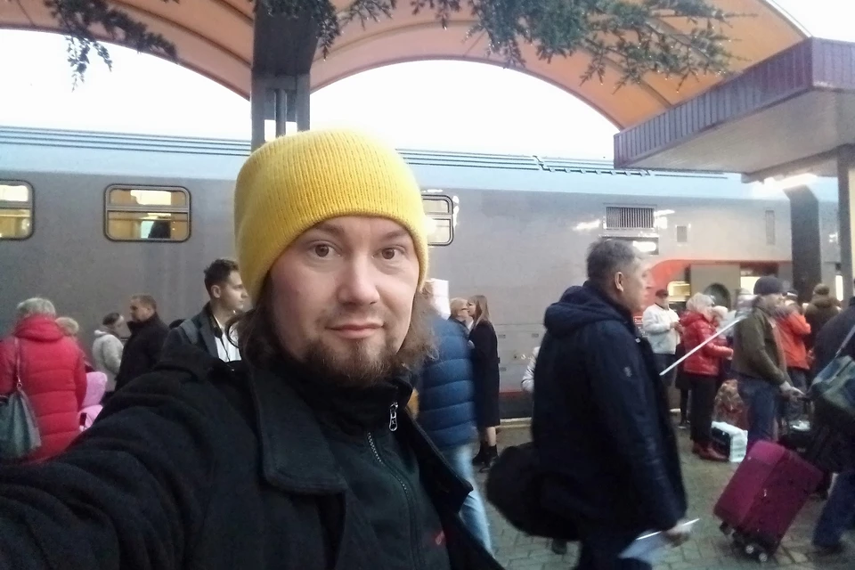 Александр Асафов приехал в Симферополь на первом поезде. Состав прошел по Крымскому мосту