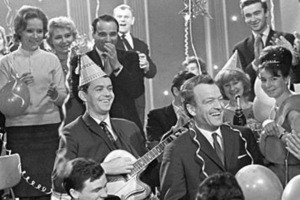 «Голубой огонёк» — классика новогоднего жанра, с которой зрители познакомились ещё в 1962 году.