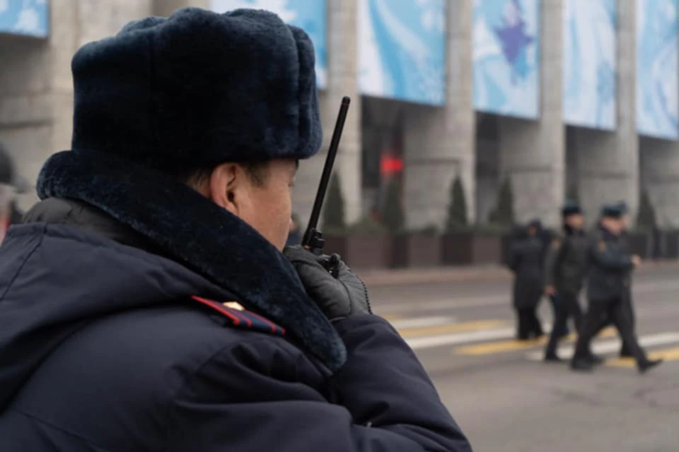 За порядком на площади в новогоднюю ночь следили более 2 тысяч милиционеров.