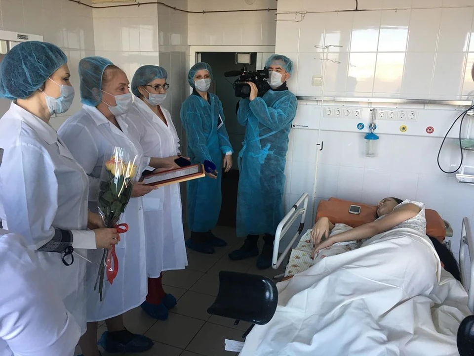 Мамам вручили поздравления от имени губернатора, подарочные наборы для новорожденных и памятные знаки. Фото: https://www.instagram.com/zagsamur/