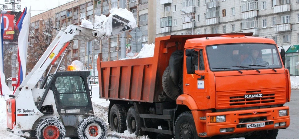 Каждую зиму вывоз снега в Томске становится одной из главных проблем для муниципальной власти.