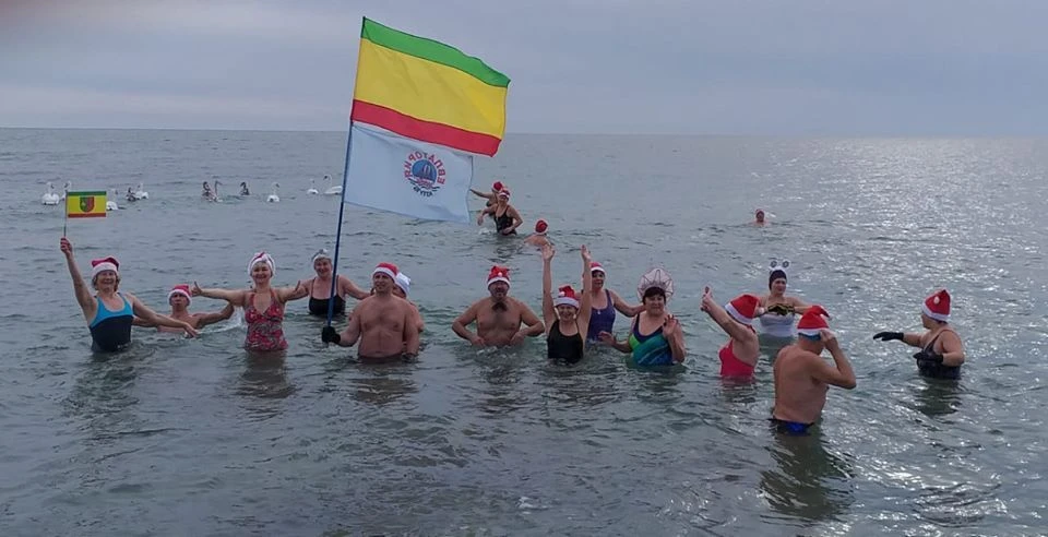 Евпаторийские "моржи" собираются на традиционный заплыв. Фото: пресс-служба администрации Евпатории