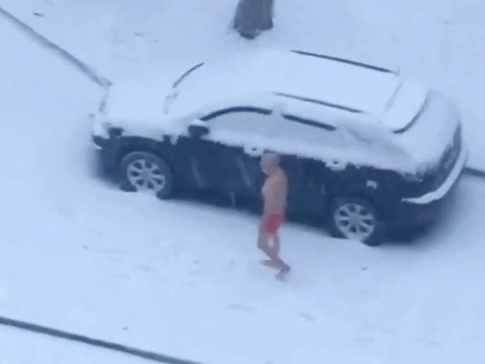 Мужчину заметили на Партизанском проспекте. Скрин из видео dps_controlnews