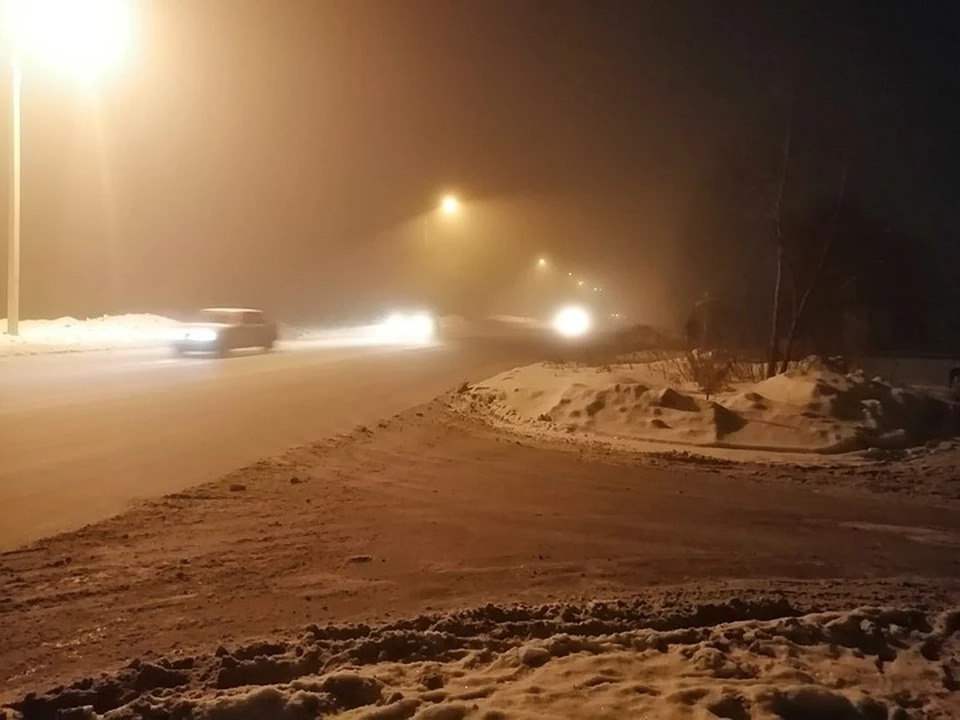 Из-за выбросов над городом повис туман.