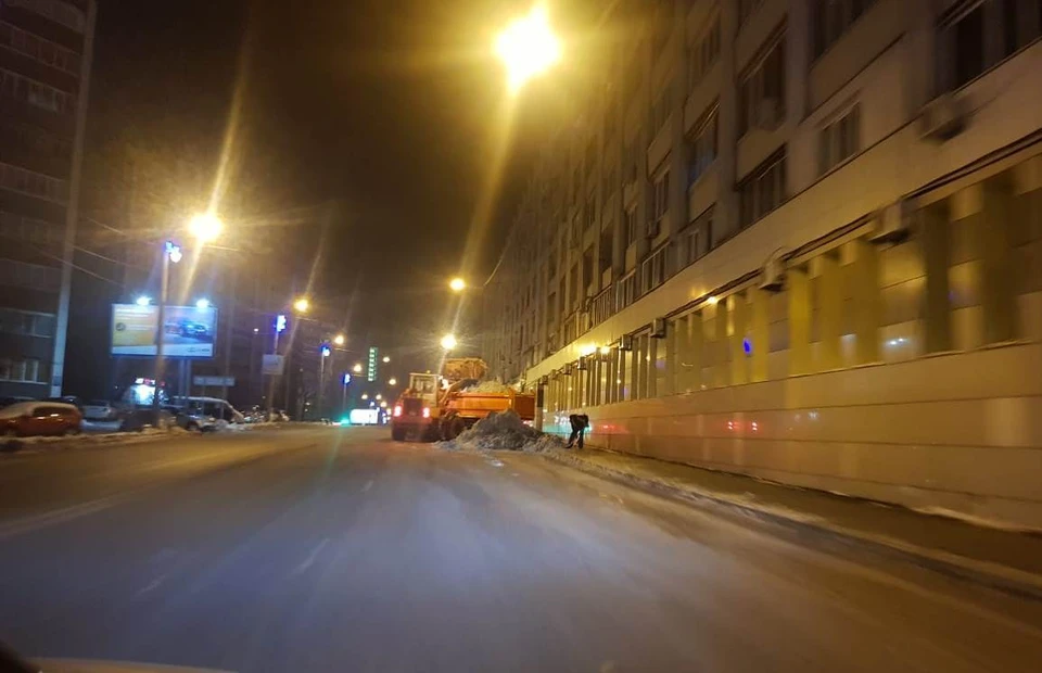 Уборка снега на Партизанском проспекте