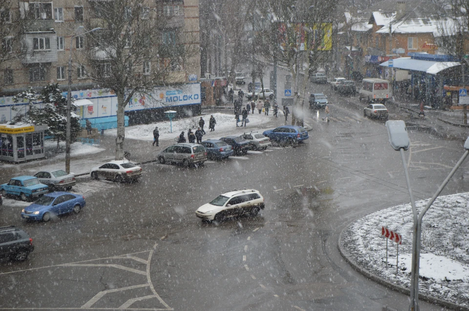 Пульс города: в Донецке пошел снег