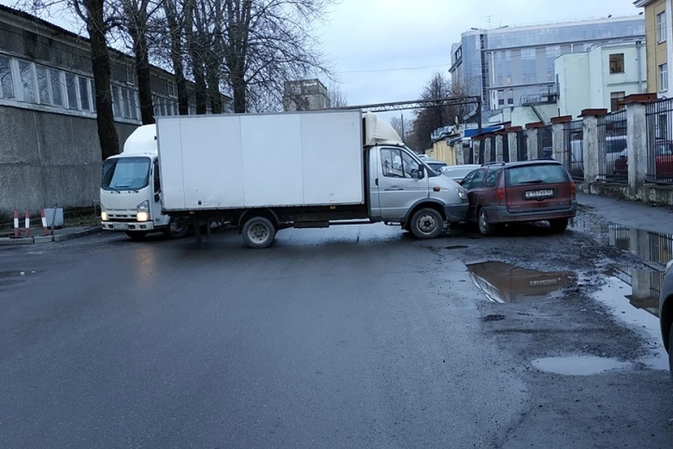 ДТП без участия водителей произошло в Петербурге