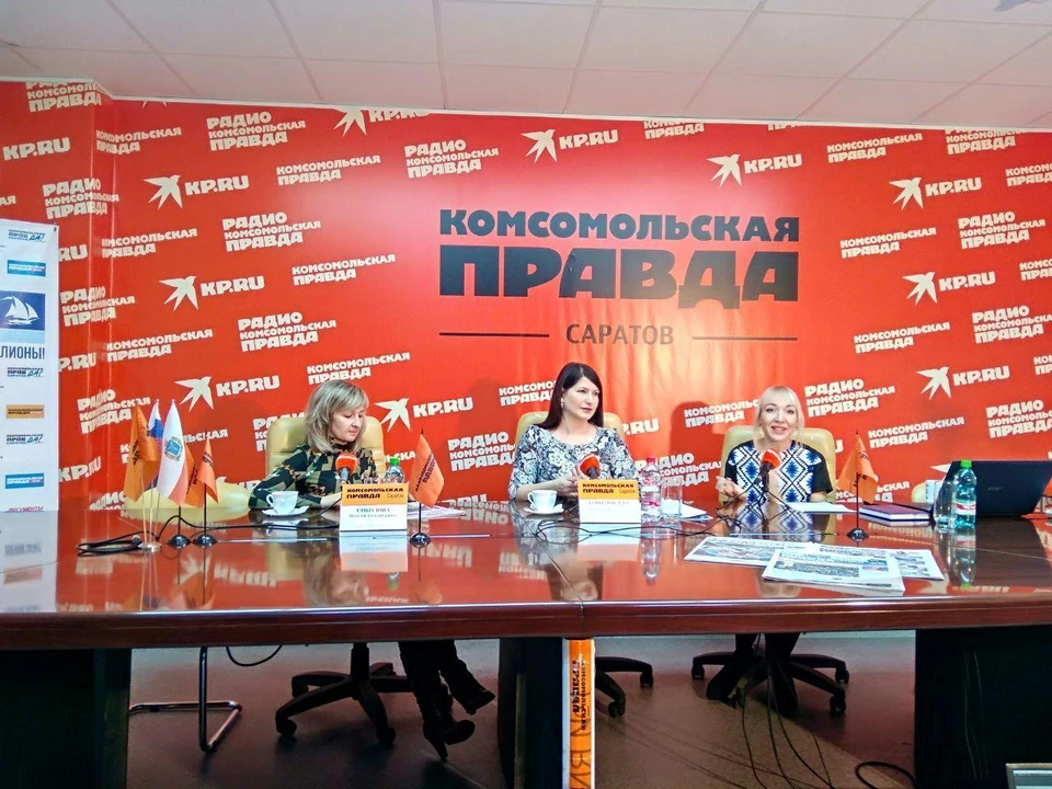 Виктория Бородянская (в центре) рассказала. как отдыхали саратовцы