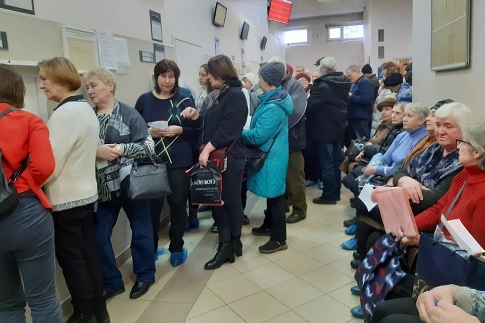 Петербуржцы пожаловались на трехчасовые очереди в медучреждение