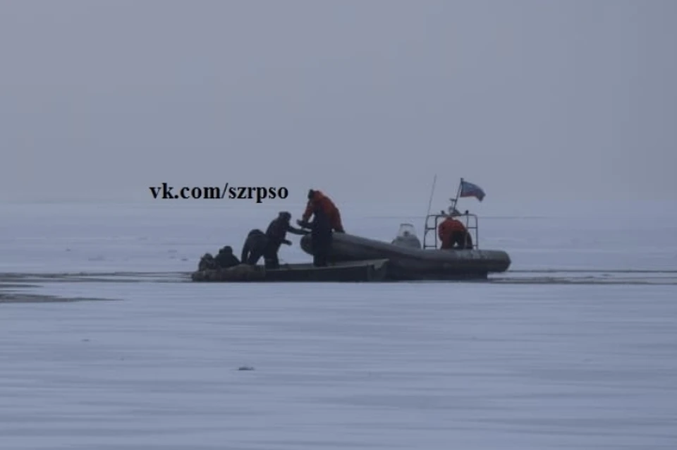 Тонущих рыбаков спасли из ледяной пучины Выборгского залива. Фото: vk.com/szrpso