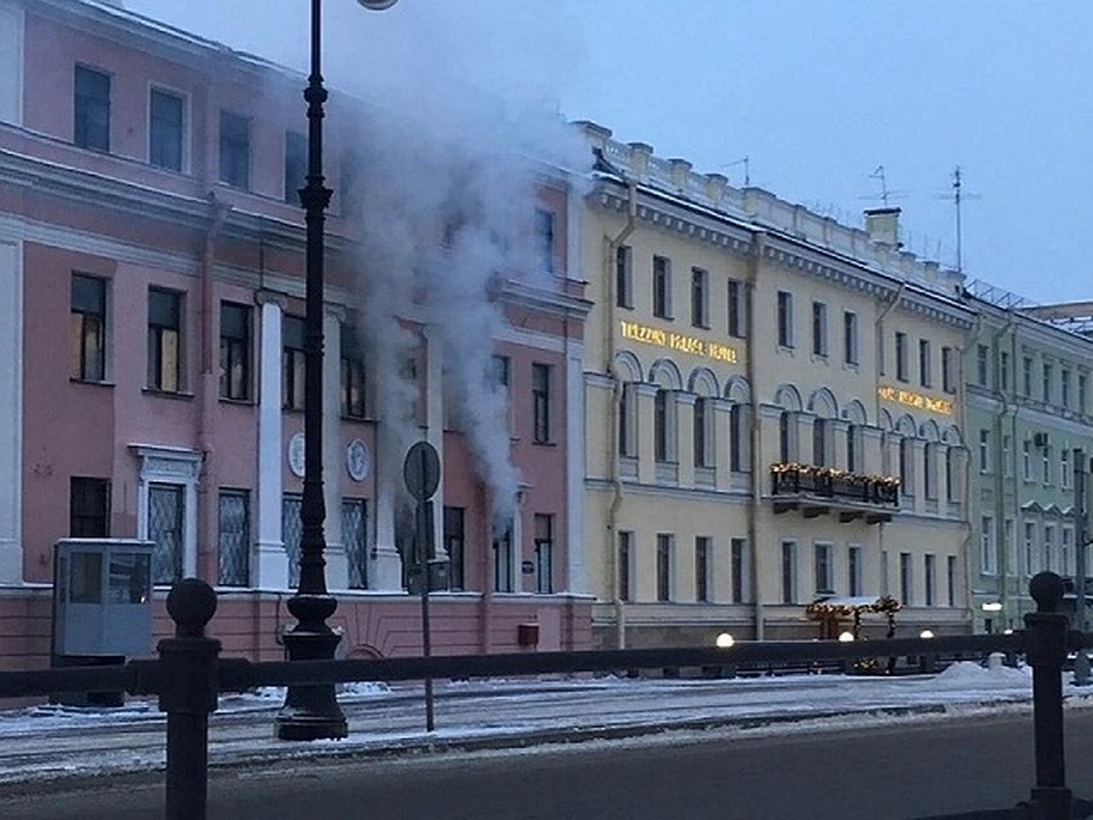 Владельцу Дома Черкасского выписали еще два штрафа за аварийное состояние  здания - KP.RU