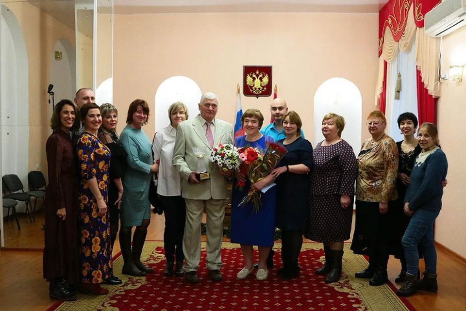 С годовщиной семейной жизни пару поздравил глава Советской районной администрации Алексей Колесников.