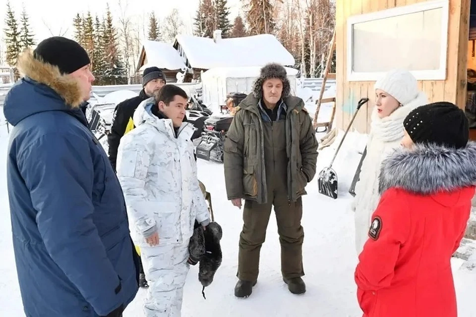 Глава Ямала оценил, как живут сельчане в Зеленом Яру Фото: страничка Дмитрия Артюхова vk.com