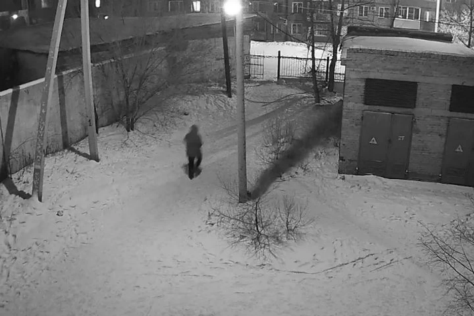 Преступник попал на камеры видеонаблюдения. Фото: СУ СК России по Бурятии.