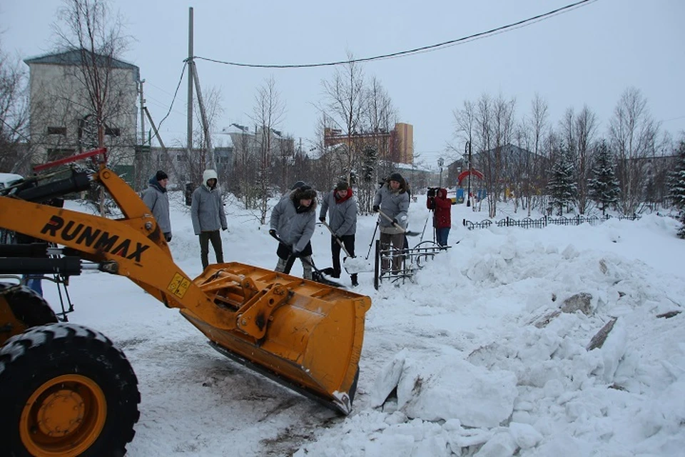 Общественники расчистили от снега «Бермудский треугольник» в Салехарде Фото: salekhard.org