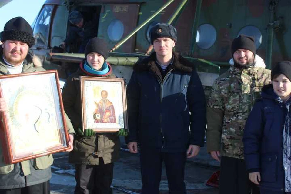 Священнослужители облетели Иркутск на вертолете и провели молебен на борту. Фото: пресс-служба Управления Росгвардии по Иркутской области