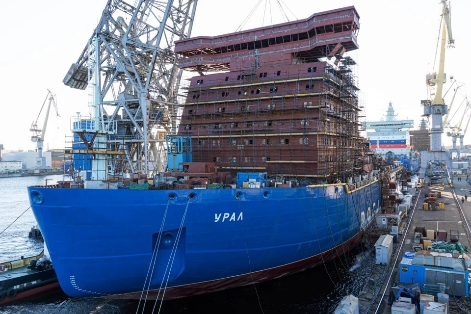 На атомный ледокол "Урал" поставили ходовую рубку. Фото: Александр Лебедев / пресс-служба Балтийского завода