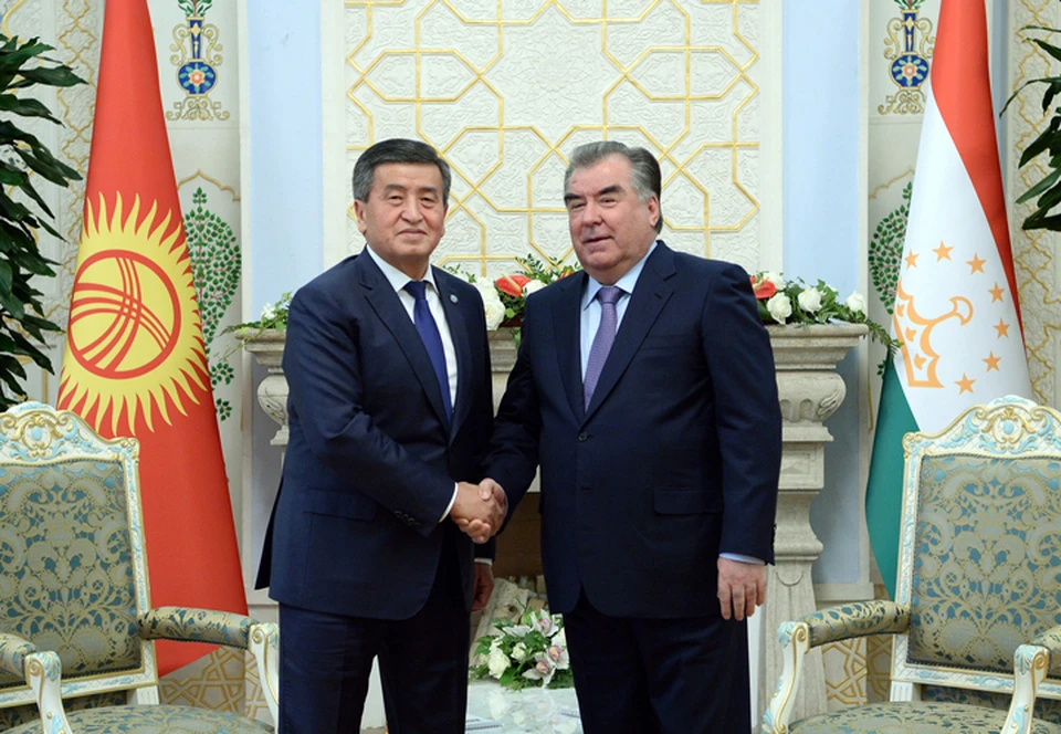 Сооронбай Жээнбеков и Эмомали Рахмон обсудили актуальные вопросы кыргызско-таджикских двусторонних отношений.