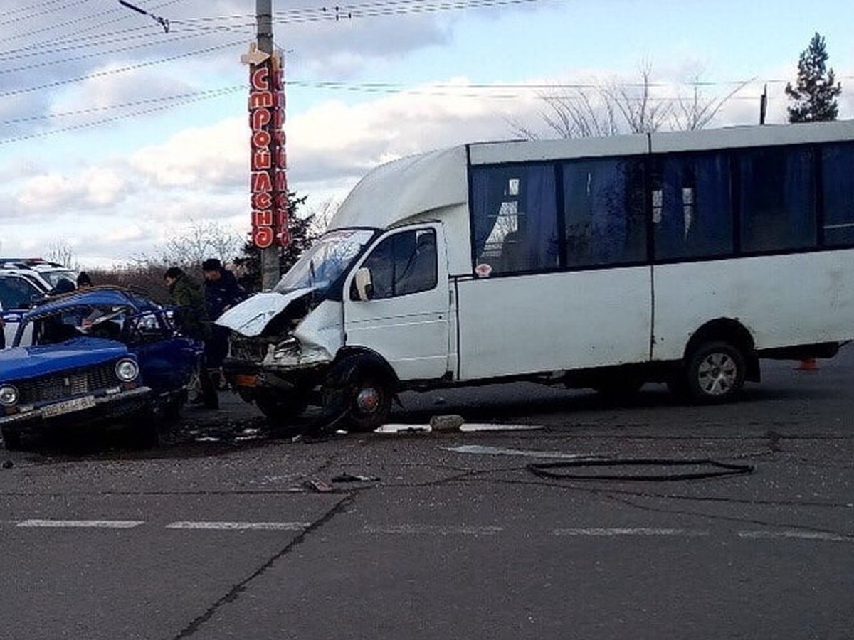 Маршрутка протаранила «Жигули»: в страшной аварии в Луганске погибли двое  жителей - KP.RU