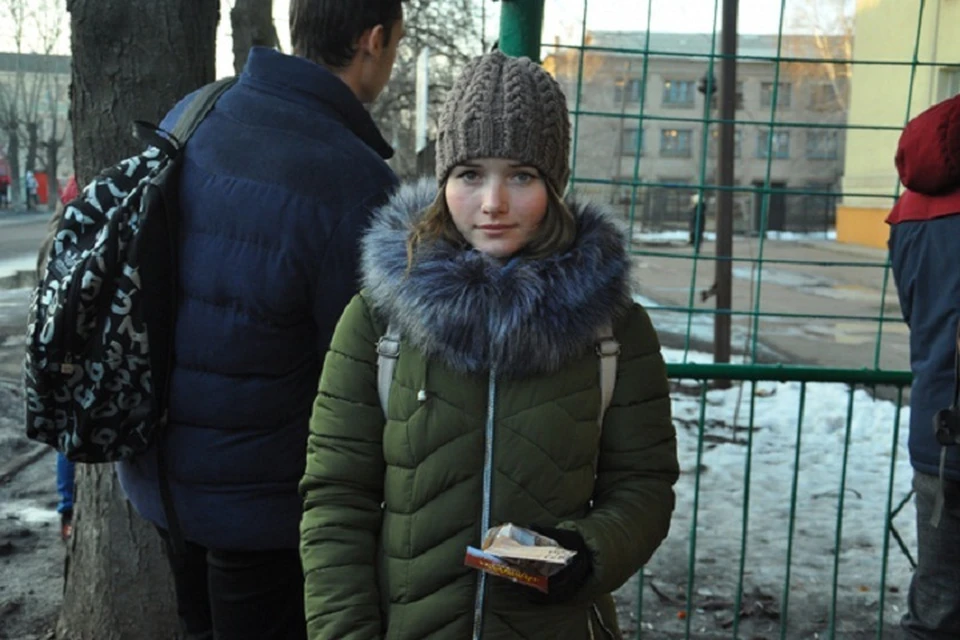 Участница акции «Блокадный хлеб». Фото: lug-info.com
